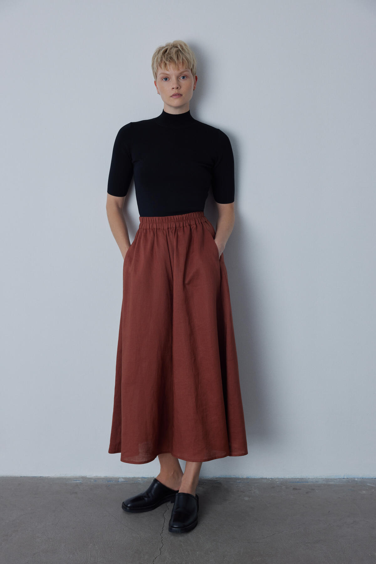 A FORM LINEN TROUSERS